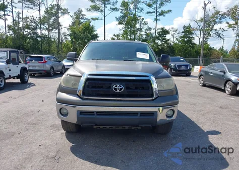 2010 Toyota Tundra Grade 5.7L V8 z USA, uszkodzony, nr VIN 5TFEY5F12AX094192